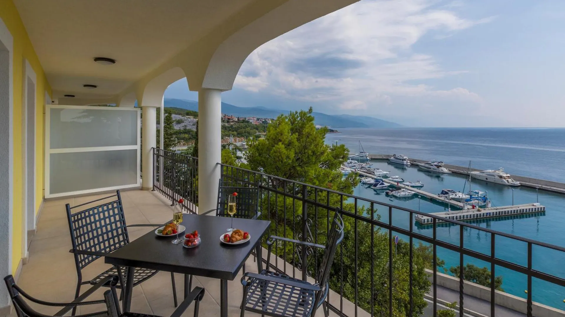 Palace Paulina Novi Vinodolski 0*,  Croatia